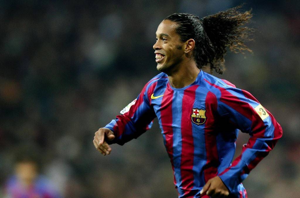 夏窗第三签！曼联官方：6500万镑签下姆贝莫 签约5+1年身披19号战袍