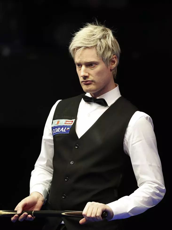 夏窗第三签！曼联官方：6500万镑签下姆贝莫 签约5+1年身披19号战袍