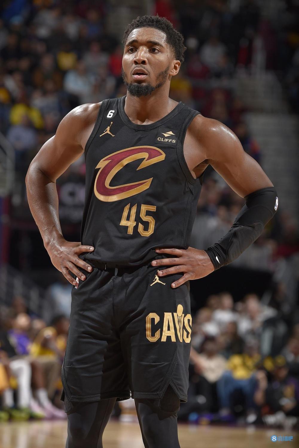 禁区前沿的 禁区前沿的